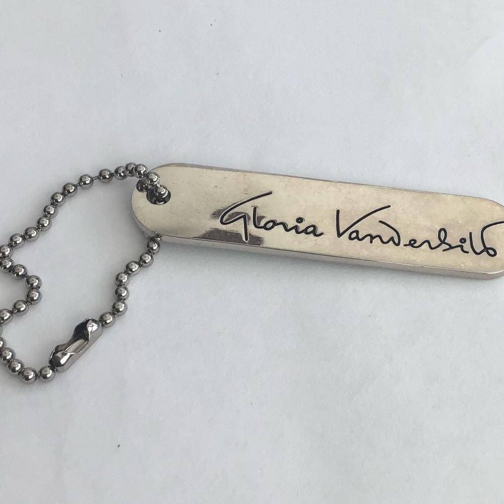 Gloria Vanderbilt Metallic Keychain